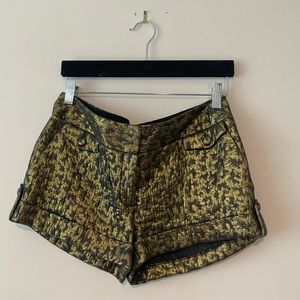 EXPRESS Metallic Gold and Black Abstract Cargo Shorts SZ 4. Never Worn, NWT.